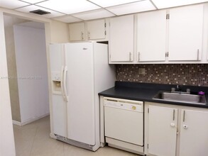 4394 NW 9th Ave in Pompano Beach, FL - Building Photo - Building Photo