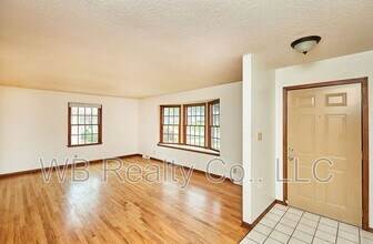 2928 Vine St in West Des Moines, IA - Building Photo - Building Photo