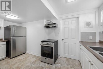 18 Shropshire Dr in Toronto, ON - Building Photo - Building Photo