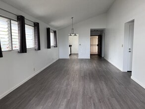 94-693 Kamalo St in Waipahu, HI - Building Photo - Building Photo