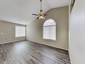 5724 Pebble Rock Dr in Las Vegas, NV - Building Photo - Building Photo