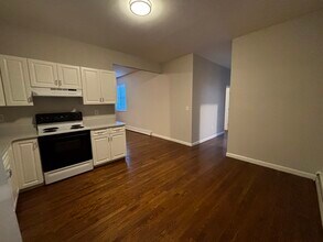 15 Stearns Rd, Unit #4 in Brookline, MA - Foto de edificio - Building Photo