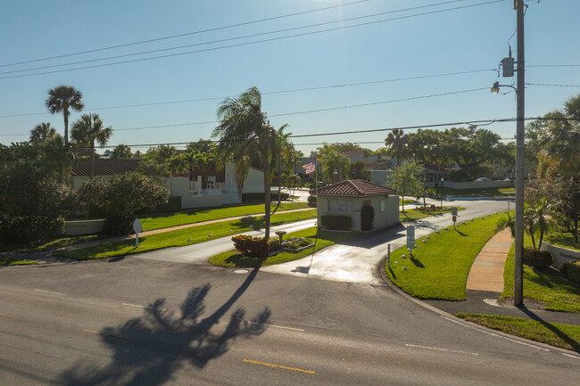 Boundbrook in West Palm Beach, FL - Building Photo - Building Photo