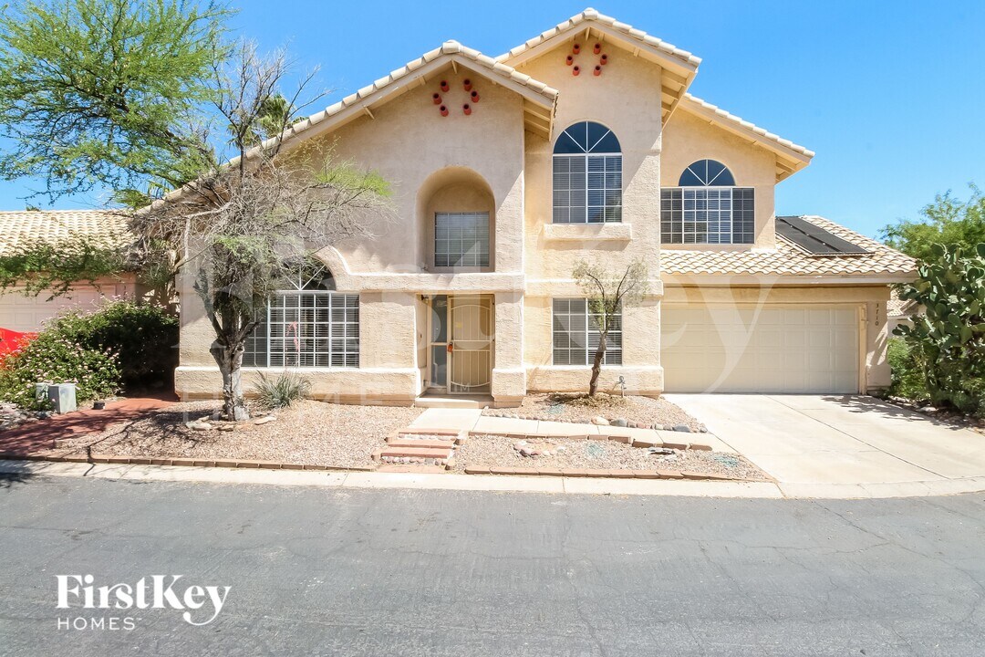 3710 W Spinnaker Ln in Tucson, AZ - Building Photo