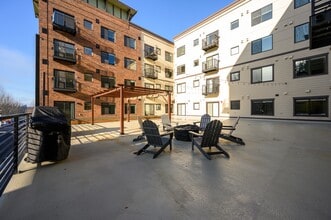 Fairhaven Plaza in Bellingham, WA - Foto de edificio - Building Photo