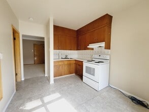 10976 124 St in Edmonton, AB - Building Photo - Building Photo