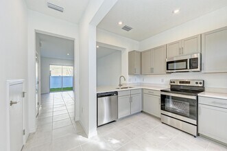 6354 Fairmont Ln in Palmetto, FL - Foto de edificio - Building Photo