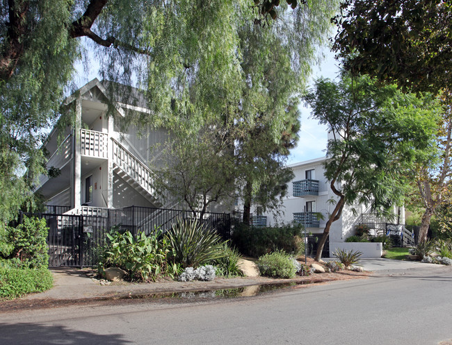 Halsted Garden Apartments in Northridge, CA - Building Photo - Building Photo