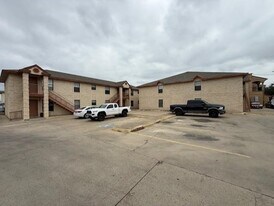1502 E San Pedro St in Laredo, TX - Building Photo