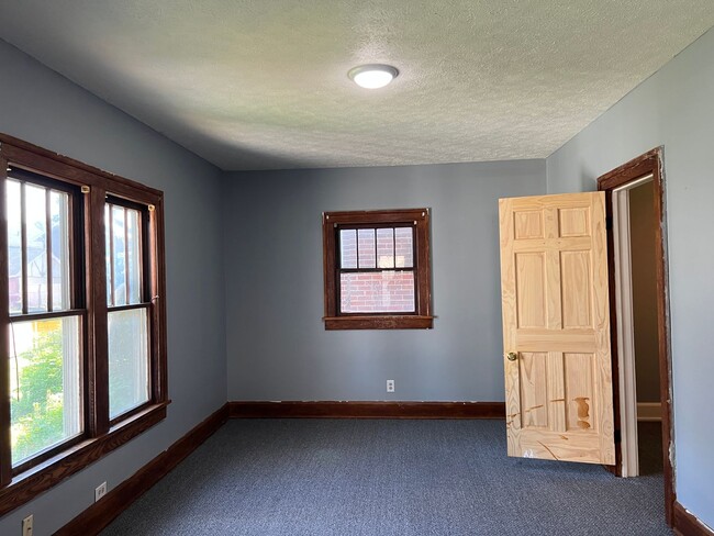 563 Garfield Pl in Mansfield, OH - Foto de edificio - Building Photo