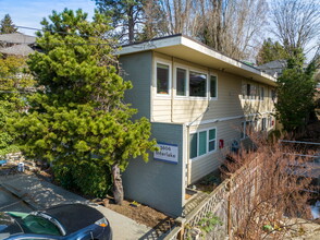 Interlake Apartments in Seattle, WA - Building Photo - Primary Photo