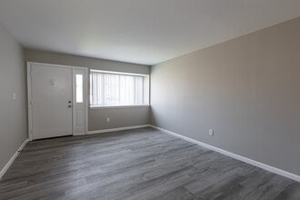 Windsor Crossing in Bloomfield, CT - Foto de edificio - Interior Photo