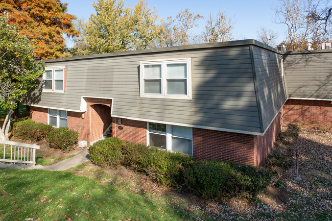 The Life at Lexington Square in Lexington, KY - Building Photo - Building Photo