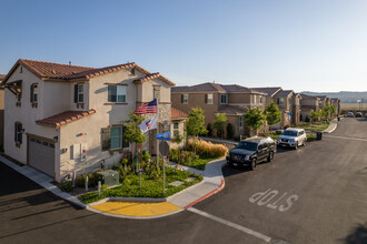 Pacific Avenue in Perris, CA - Foto de edificio - Building Photo