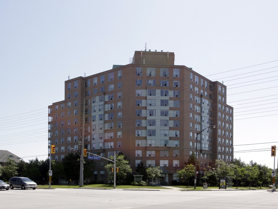 Britannia Glen Co-op in Mississauga, ON - Building Photo