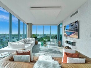 601 NE 36th St in Miami, FL - Building Photo - Building Photo