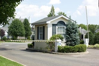 310 Centre Ct in Medford, NY - Building Photo - Building Photo