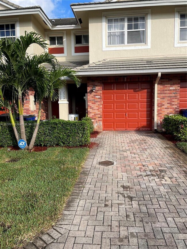 2904 NW 33Rd Terrace in Lauderdale Lakes, FL - Building Photo - Building Photo