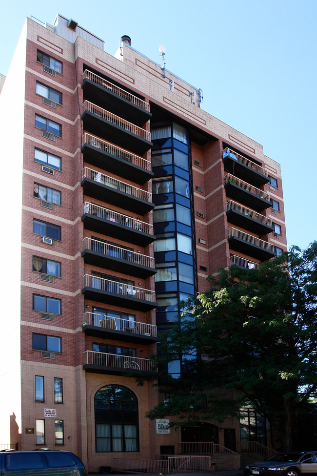 Luxury Apartments in Flushing, NY - Building Photo - Building Photo