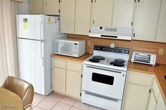 4110 Looking Glass Ln in Naples, FL - Building Photo - Building Photo