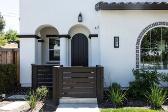 3041 Crocker Dr in Sacramento, CA - Building Photo - Building Photo