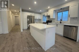 3 Highcroft Rd in Barrie, ON - Building Photo - Building Photo