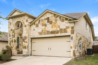252 Oak Creek Way in New Braunfels, TX - Building Photo - Building Photo