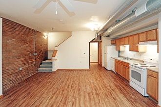Moline High School Lofts in Moline, IL - Foto de edificio - Interior Photo