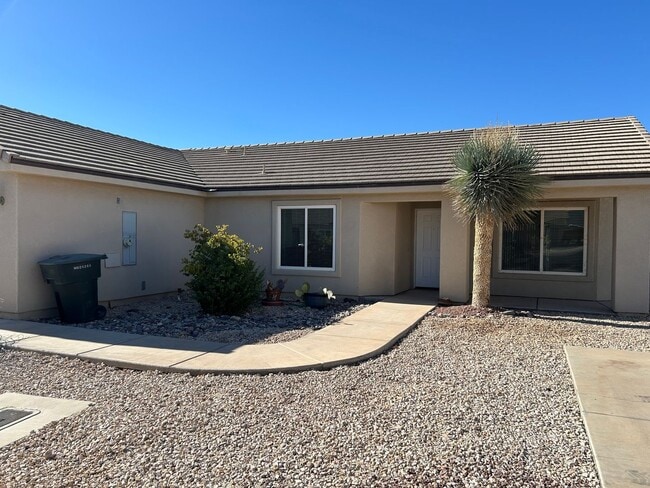 290 Honeysuckle Ln in Mesquite, NV - Foto de edificio - Building Photo