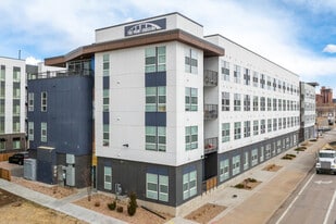 The Point Crossing in Aurora, CO - Building Photo