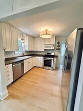 7713 Knoll St in Golden Valley, MN - Building Photo - Building Photo