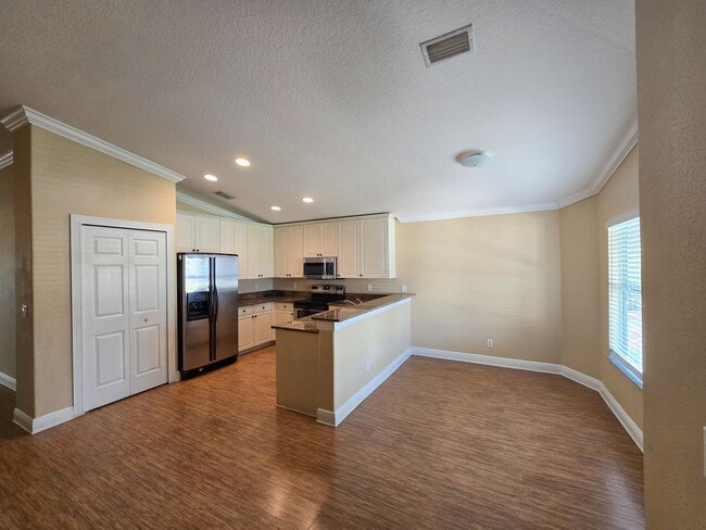property at 829 Greenleaf Cir