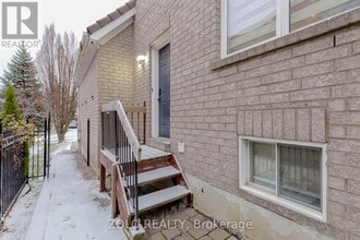 2257 Manor Hill Dr in Mississauga, ON - Building Photo - Building Photo