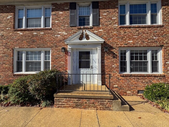 163 Hessian Hills Way in Charlottesville, VA - Foto de edificio - Building Photo
