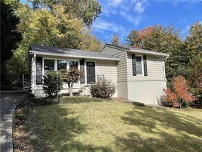 1965 Kenwood Pl SE in Smyrna, GA - Foto de edificio - Building Photo