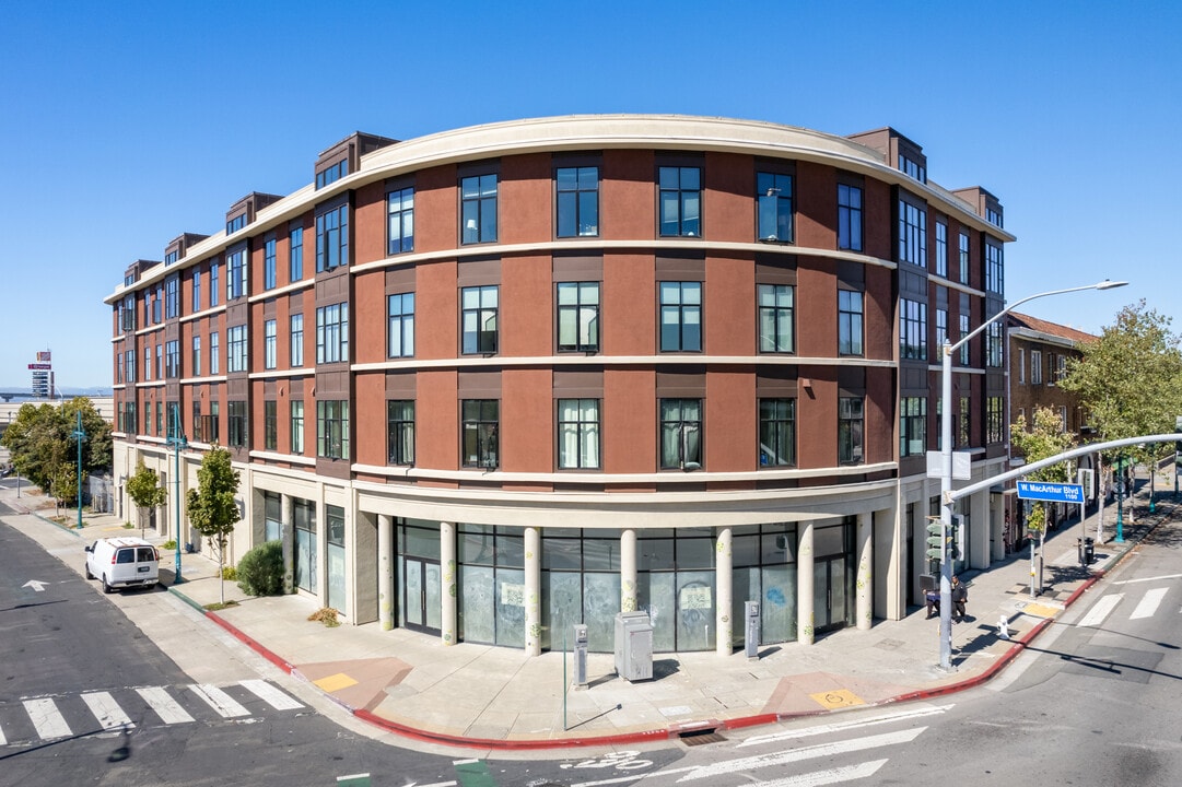 Adeline Place in Emeryville, CA - Building Photo