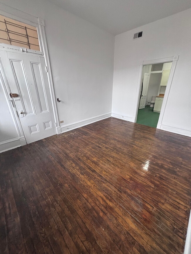 1905 W Division St, Unit 2 Rear, Unit 2 Rear