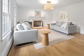 33 Riverfield Dr in Weston, CT - Building Photo - Building Photo