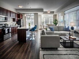 Oaks of Shorewood Apartments in Shorewood, WI - Building Photo