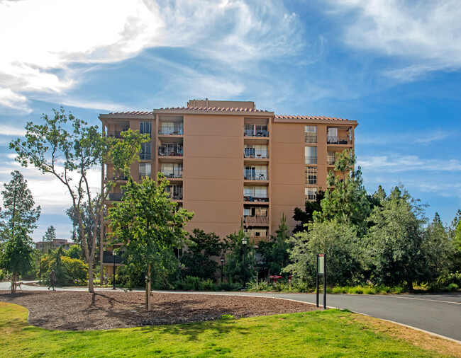 Hoskins Midrise in Stanford, CA - Foto de edificio - Building Photo