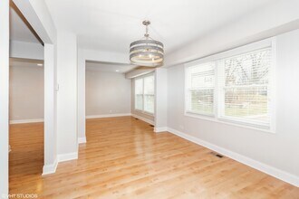 401 N Salem Dr in Schaumburg, IL - Building Photo - Building Photo