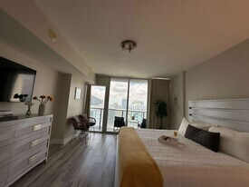 485 Brickell Ave in Miami, FL - Building Photo