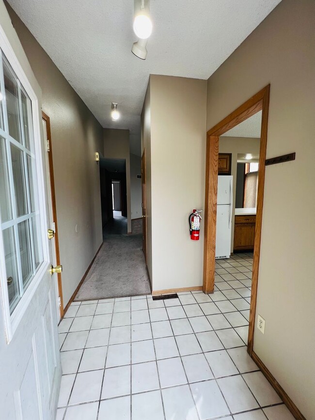 2132 Plaen View Dr in Iowa City, IA - Building Photo - Building Photo