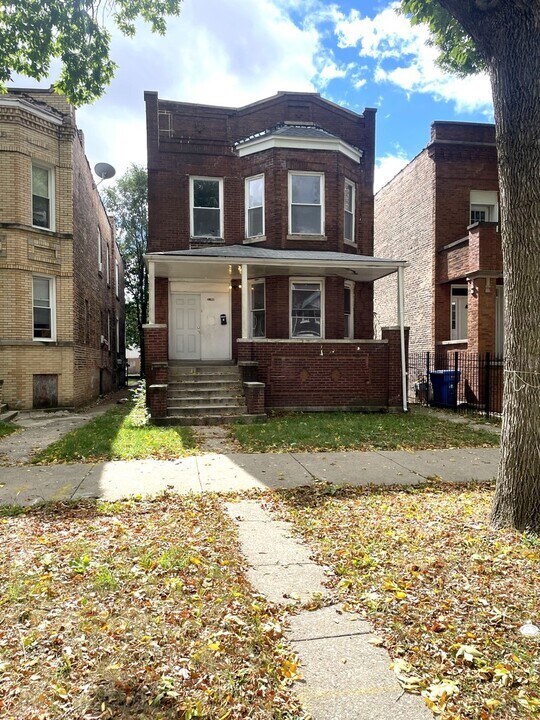 4833 W Washington Blvd in Chicago, IL - Building Photo