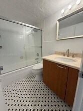 7917 West Dr in North Bay Village, FL - Foto de edificio - Building Photo