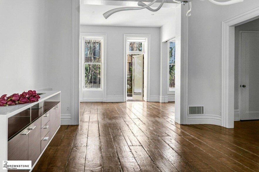 471 Henry St, Unit 1 in Brooklyn, NY - Building Photo