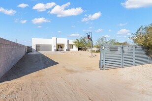 2252 E South Mountain Ave in Phoenix, AZ - Building Photo