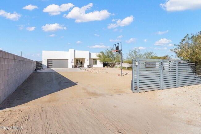 2252 E South Mountain Ave