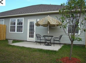 Pebble Brooke in Tallahassee, FL - Foto de edificio - Building Photo