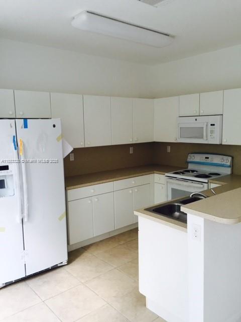 7912 NW 107 Ct in Miami, FL - Building Photo - Building Photo